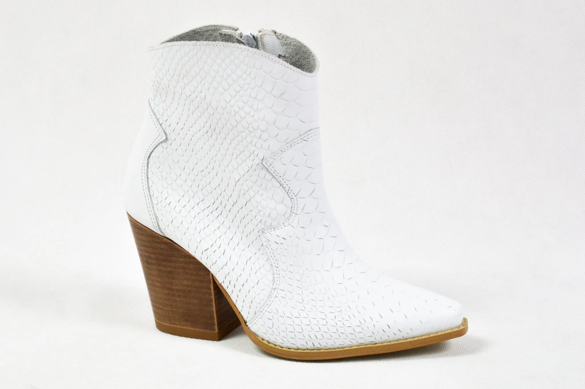 610 biały lico + tłoczenie kowbojki